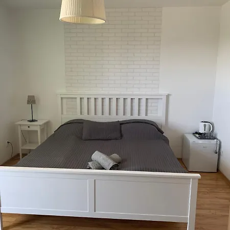 Goscinne Teresa Jeka *